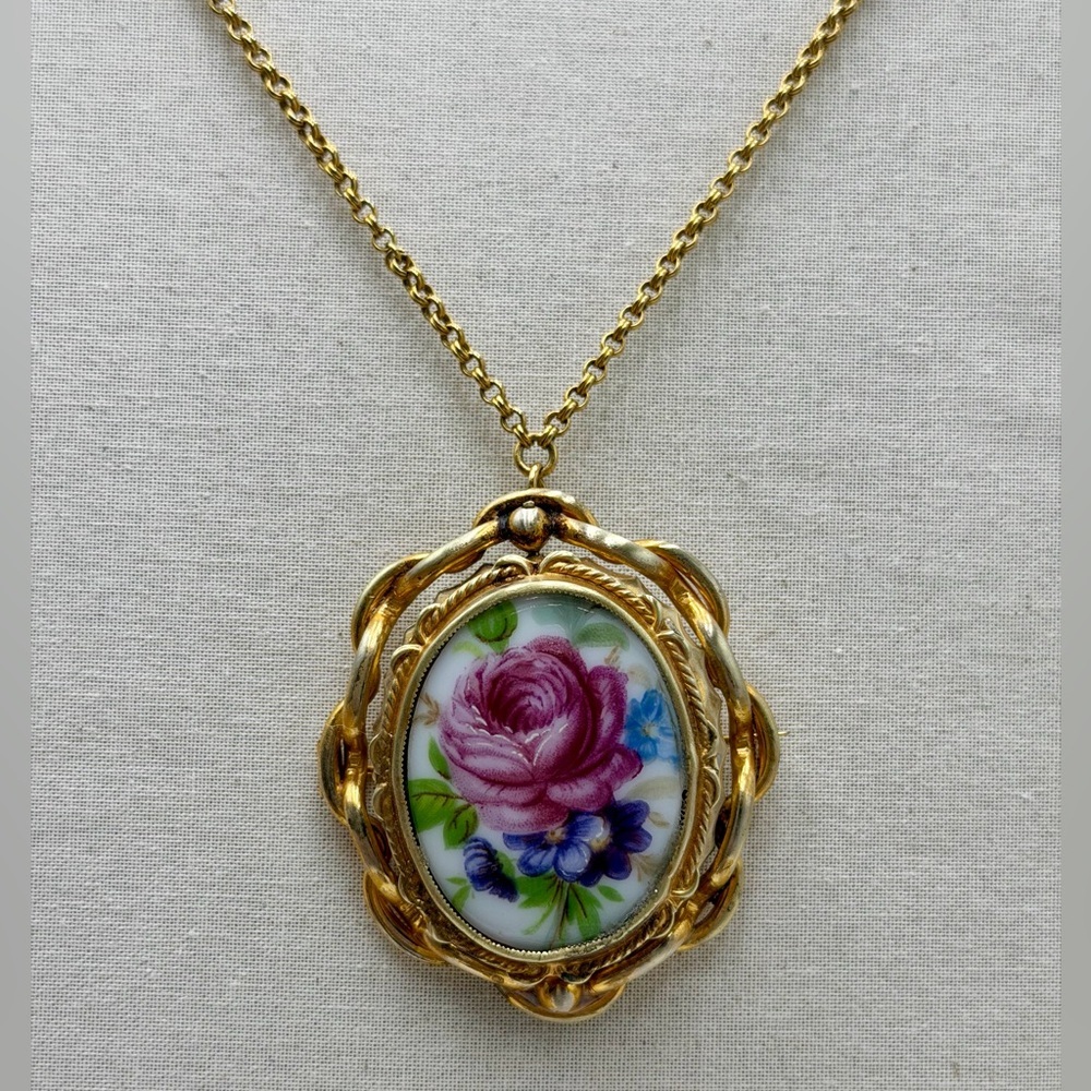 Vintage Floral  Art Glass Brooch/Pendant Spinner